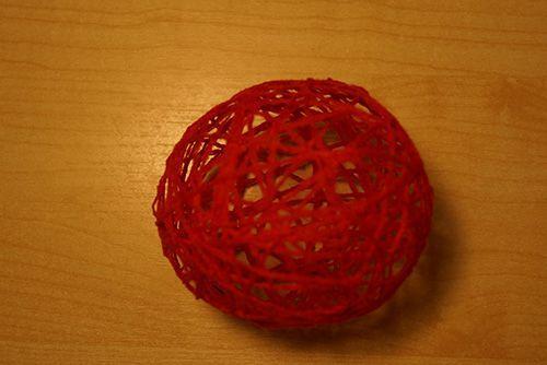 Шарик из ниток.